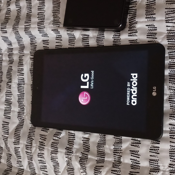 LG G2 Tablet wl Charging speaker - Picture 5 of 7